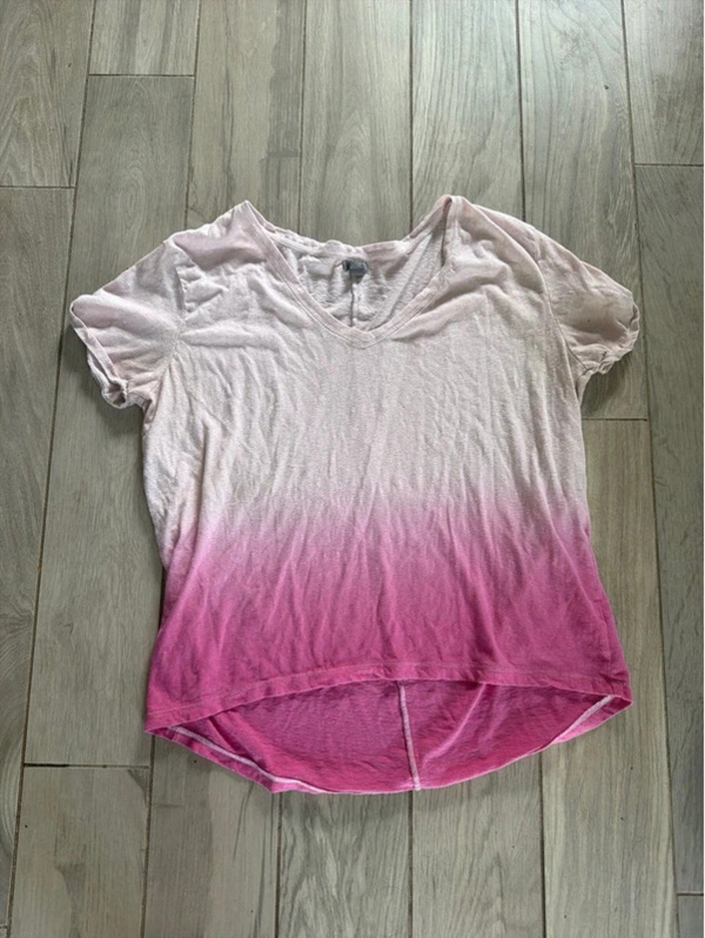 Aerie pink ombré short sleeve v-neck top small